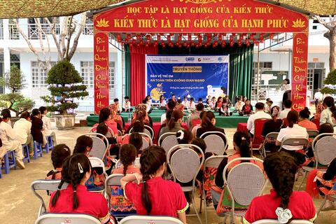 TRƯỜNG PTDTBT TH&THCS SỐ 2 BẢN LANG TRUYỀN THÔNG "BẢO VỆ TRẺ EM AN TOÀN TRÊN KHÔNG GIAN MẠNG"