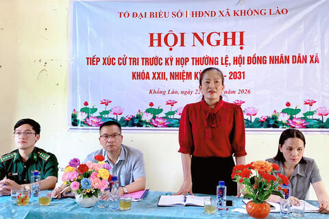 HĐND XÃ KHỔNG LÀO TIẾP XÚC CỬ TRI TẠI BẢN HOANG THÈN