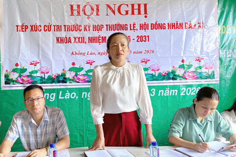 HĐND XÃ KHỔNG LÀO TIẾP XÚC CỬ TRI TẠI BẢN LÈNG XUÔI CHIN