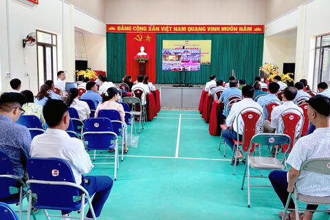 XÃ KHỔNG LÀO THAM DỰ HỘI NGHỊ TRỰC TUYẾN TOÀN QUỐC SƠ KẾT 1 NĂM 6 THÁNG TRIỂN KHAI THỰC HIỆN NGHỊ QUYẾT SỐ 57-NQ/TW NGÀY 22/12/2024 CỦA BỘ CHÍNH TRỊ