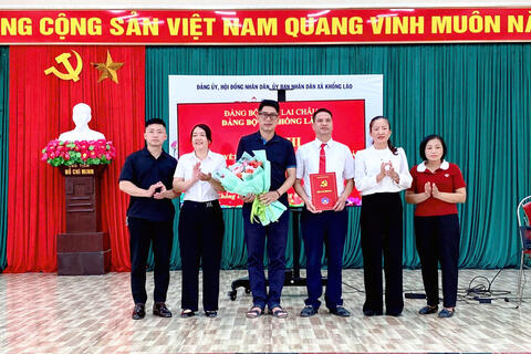 HỘI NGHỊ CÔNG BỐ QUYẾT ĐỊNH CỦA ĐẢNG ỦY XÃ KHỔNG LÀO THÀNH LẬP CÁC ĐẢNG BỘ TRỰC THUỘC