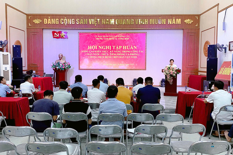 XÃ KHỔNG LÀO TẬP HUẤN NÂNG CAO KIẾN THỨC CHĂN NUÔI, THÚ Y VÀ PHÒNG, CHỐNG DỊCH BỆNH TRÊN ĐÀN VẬT NUÔI